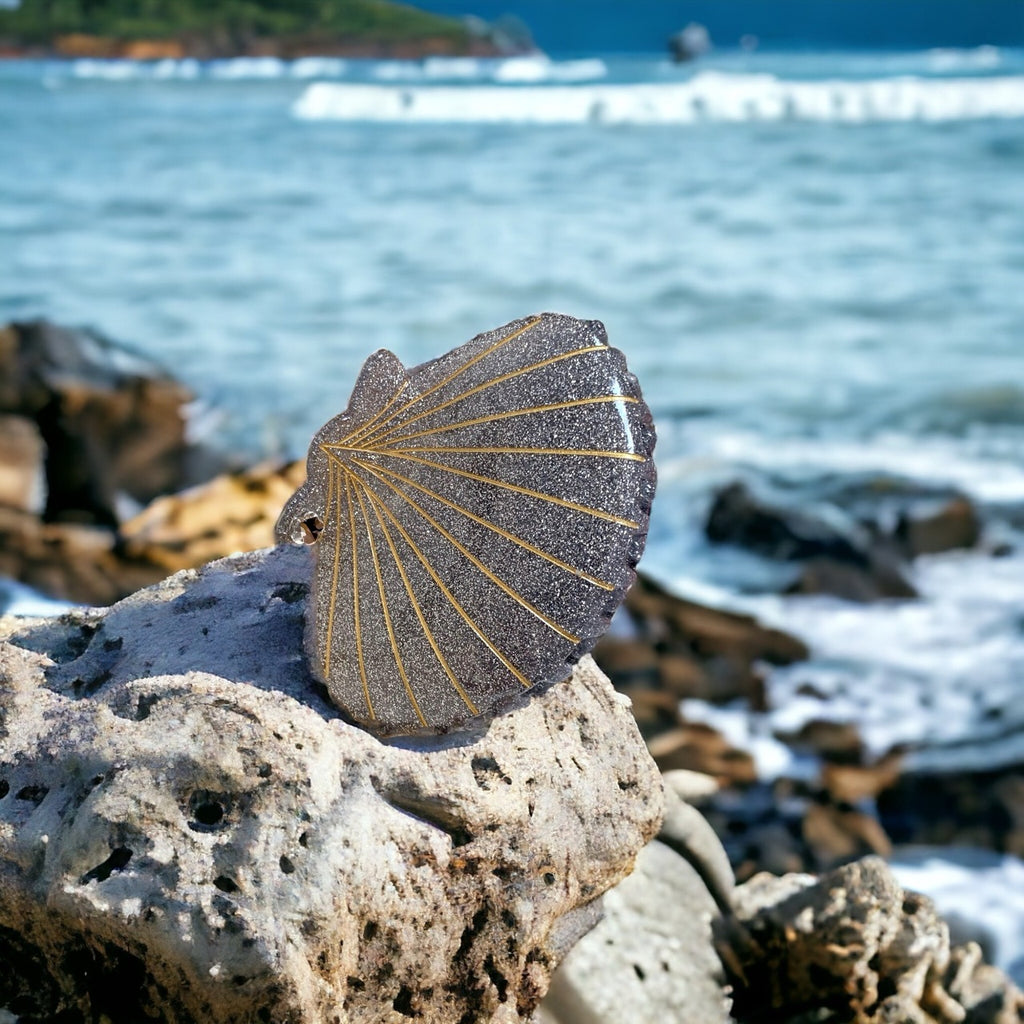 Captivating gray glitter seashell hair clip brings seaside chic to your style